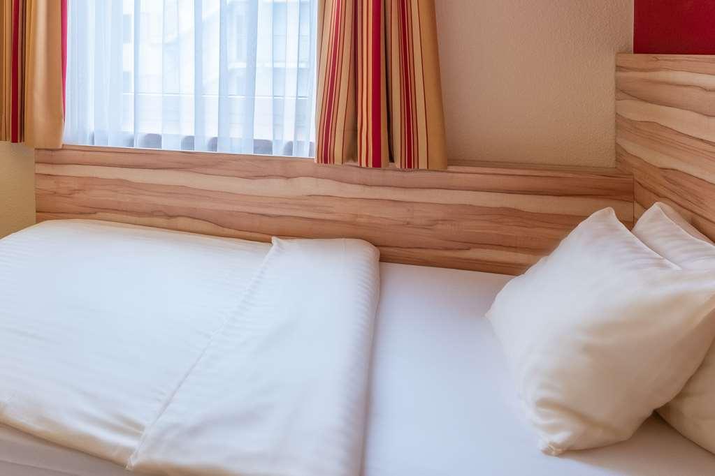 Quality Hotel, Star Inn Premium BRE Room photo