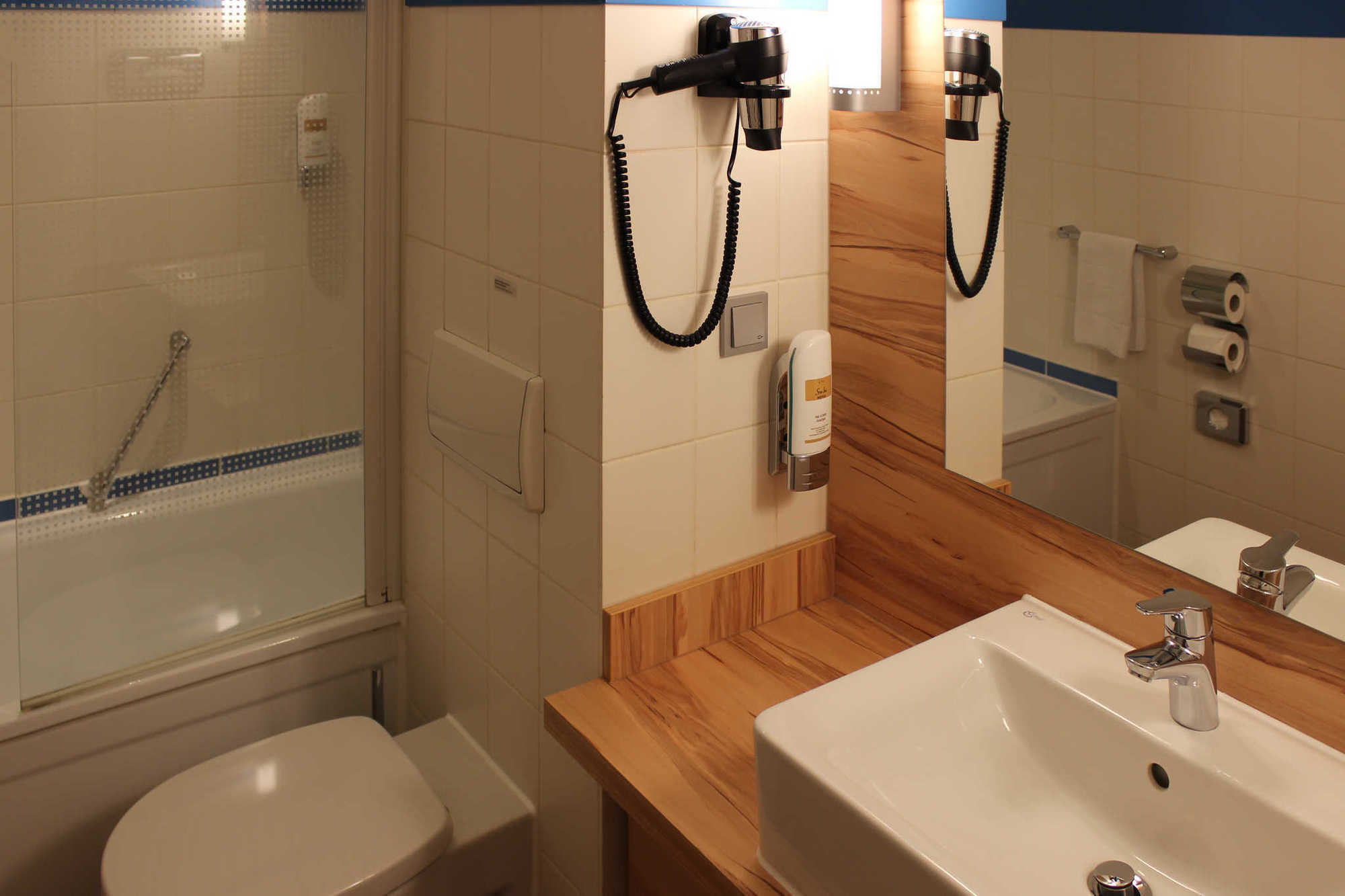 Quality Hotel, Star Inn Premium BRE Room photo